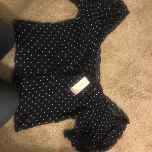 American eagle off the shoulder polka dot top!❤️